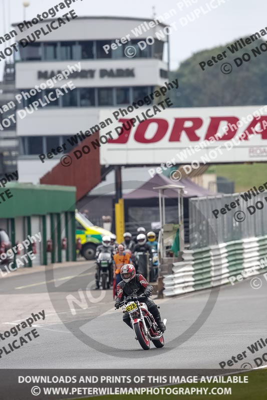 Vintage motorcycle club;eventdigitalimages;mallory park;mallory park trackday photographs;no limits trackdays;peter wileman photography;trackday digital images;trackday photos;vmcc festival 1000 bikes photographs